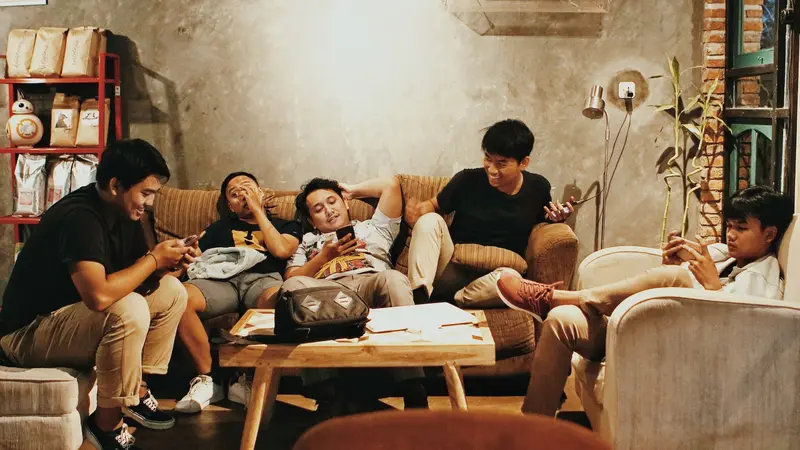 Riset Kehidupan Pendidikan: Pola Bergaul Anak SMA, Transisi ke Mahasiswa, dan Persepsi Orang Tua terhadap Pemilihan Jurusan