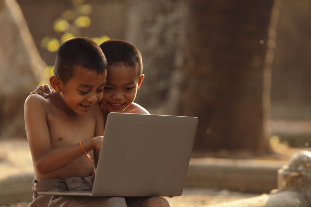 Kesenjangan Digital Desa Indonesia: 7 Fakta Akses Internet 2025